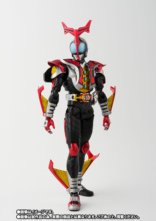 S.H.Figuarts（真骨彫製法） 仮面ライダーカブト ハイパーフォーム 02