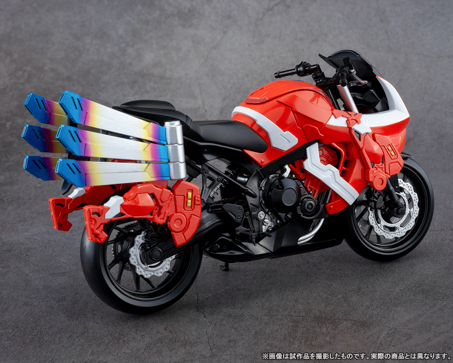 Intense shots of the latest two machines in the "Kamen Rider" series! Tamashii web shop Ordering S.H.Figuarts" GOLDDASH" and "BOOSTRIKER" Introduction of the new shots!