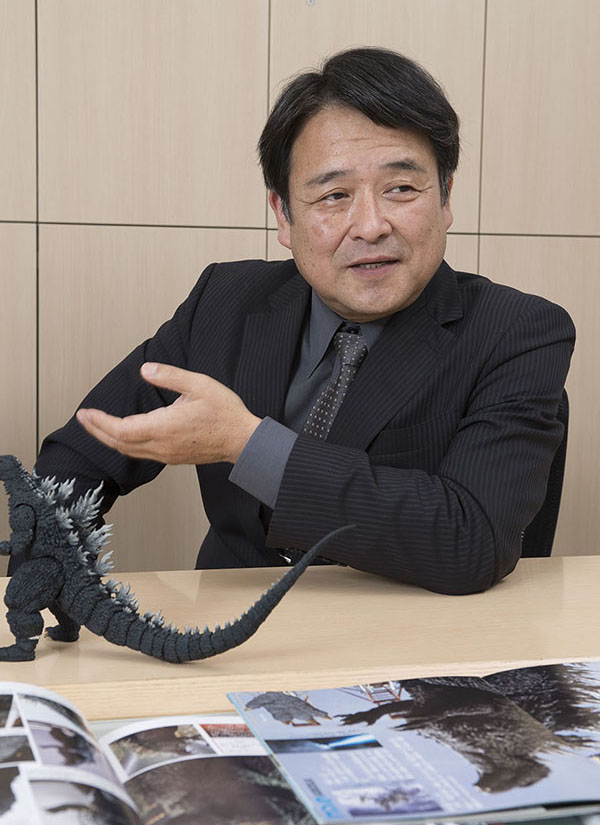 In commemoration of the commercialization of "S.H.MonsterArts Godzilla (2002)", the staff of "GODZILLA AGAINST MECHAGODZILLA" (2002) talked with Masaaki Tezuka (Director) and Yumiko Shaku (Actress).